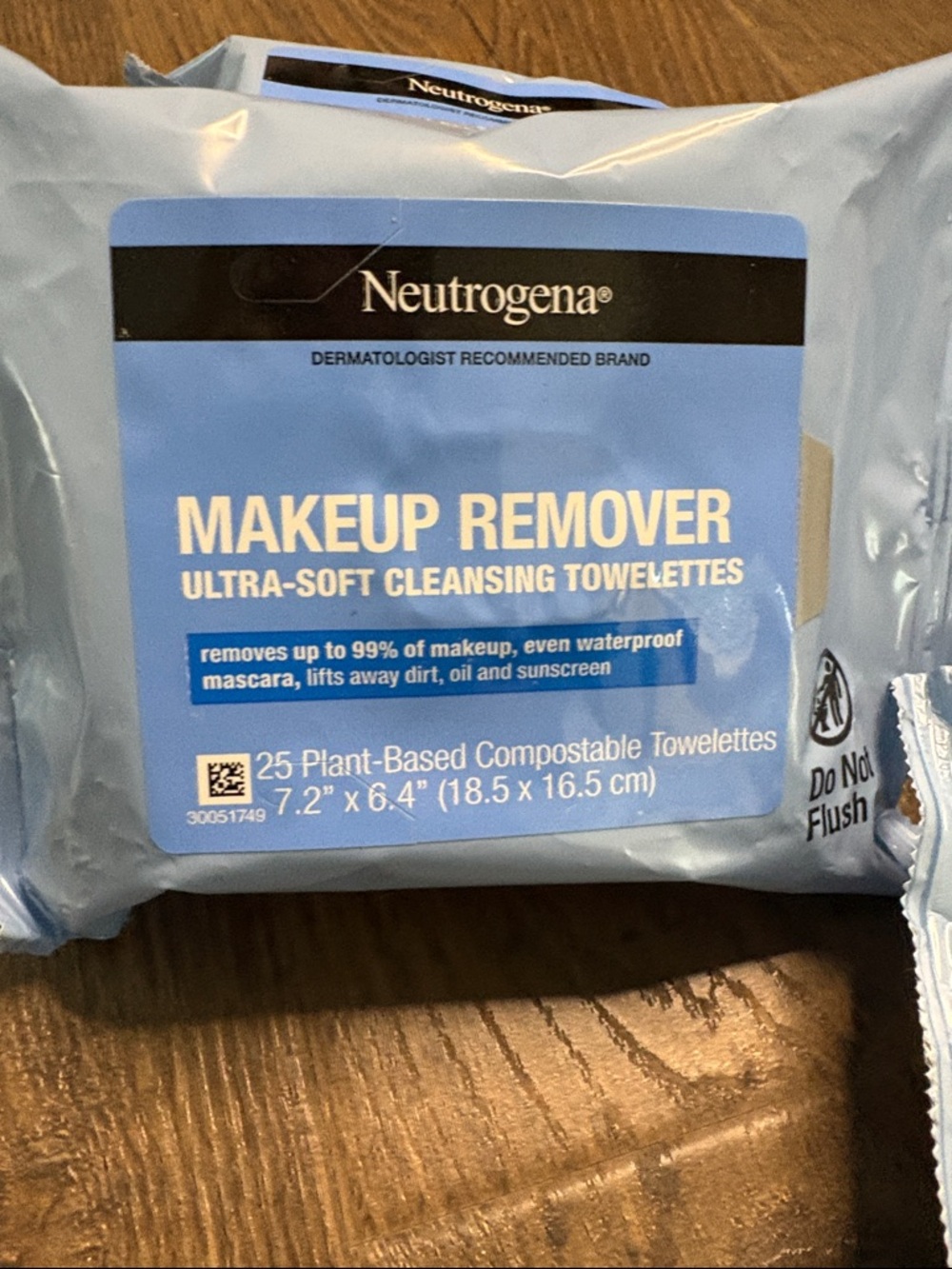 Neutrogena Makeup Remover Wipes - 4 Packs. 25 wipes each - Picture 2 of 5